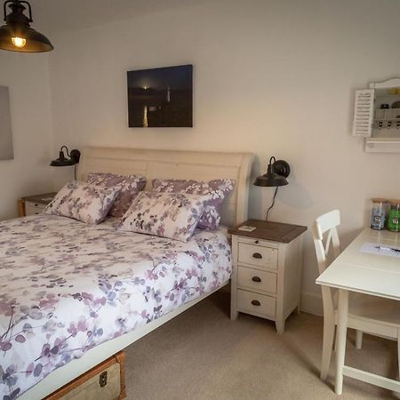 Stone'S Throw Cottage เมวากิสซีย์ ภายนอก รูปภาพ