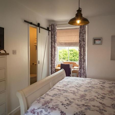 Stone'S Throw Cottage เมวากิสซีย์ ภายนอก รูปภาพ